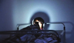 【“俊”医“明”眼】警惕！长时间玩手机对眼睛的伤害知多少？