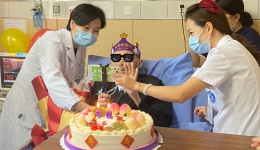 医者仁心暖患心 ——呼吸与危重症医学科为高龄老人祝寿