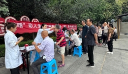 我院携手少城街道商业街社区、少城街道宽巷子社区、双桥子街道三街坊社区开展义诊活动