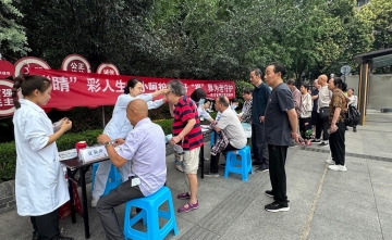 我院携手少城街道商业街社区、少城街道宽巷子社区、双桥子街道三街坊社区开展义诊活动