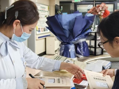 把健康送到手边，让关爱暖在心间——健康管理中心开展本院职工体检报告配送服务